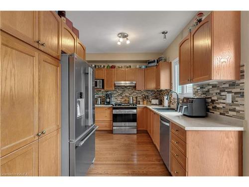 500 Weston Crescent, Kingston, ON - Indoor Photo Showing Kitchen