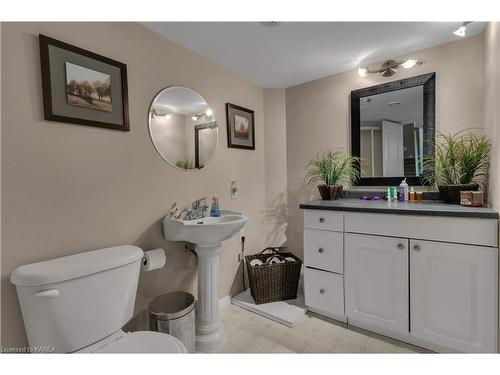 500 Weston Crescent, Kingston, ON - Indoor Photo Showing Bathroom