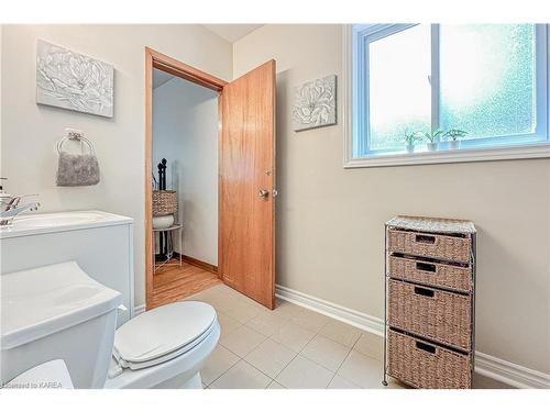 129 Wiley Street, Kingston, ON - Indoor Photo Showing Bathroom