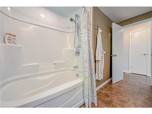 129 Wiley Street, Kingston, ON - Indoor Photo Showing Bathroom