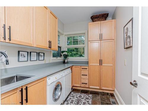 96 & 88 Spithead Road, Howe Island, ON - Indoor Photo Showing Laundry Room