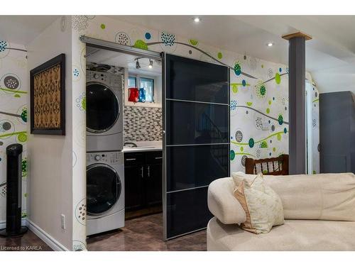 671 Sussex Boulevard, Kingston, ON - Indoor Photo Showing Laundry Room