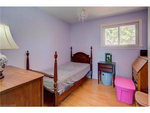 370 Renda Street, Kingston, ON - Indoor Photo Showing Bedroom