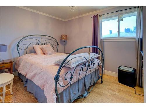 370 Renda Street, Kingston, ON - Indoor Photo Showing Bedroom