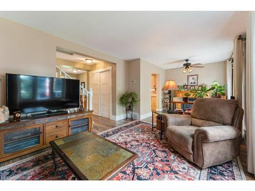 1079 Acadia Drive, Kingston, ON - Indoor Photo Showing Living Room