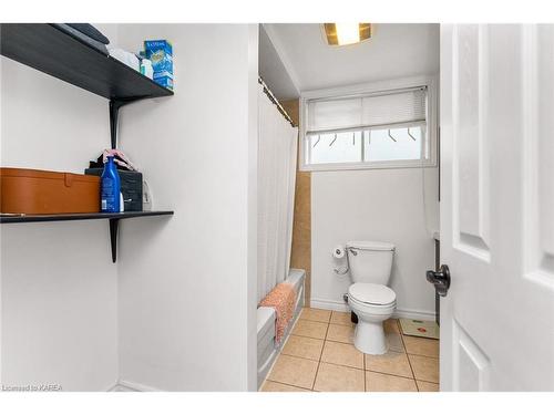 498 Evangeline Avenue, Kingston, ON - Indoor Photo Showing Bathroom