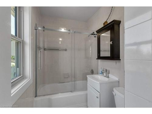 1599 Anne Street, Kingston, ON - Indoor Photo Showing Bathroom