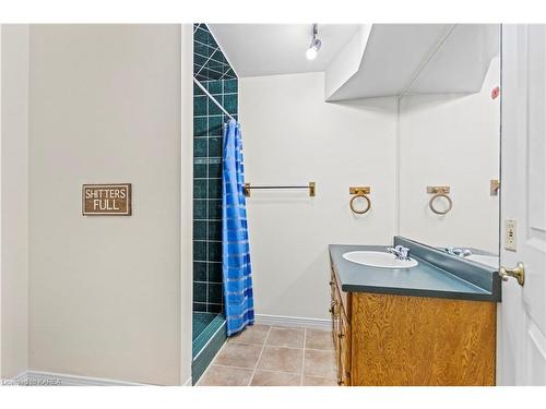 255 Friarhill Crescent, Kingston, ON - Indoor Photo Showing Bathroom