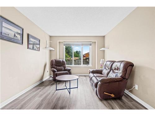 255 Friarhill Crescent, Kingston, ON - Indoor Photo Showing Living Room
