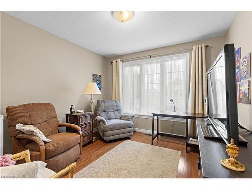 167 Ellesmeer Avenue, Kingston, ON - Indoor Photo Showing Living Room