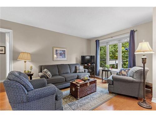 167 Ellesmeer Avenue, Kingston, ON - Indoor Photo Showing Living Room