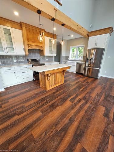 3850 South Shore Road, Stella, ON - Indoor Photo Showing Kitchen