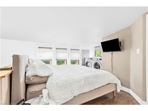 11 Raglan Road, Kingston, ON - Indoor Photo Showing Bedroom