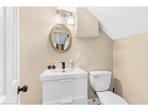 11 Raglan Road, Kingston, ON - Indoor Photo Showing Bathroom