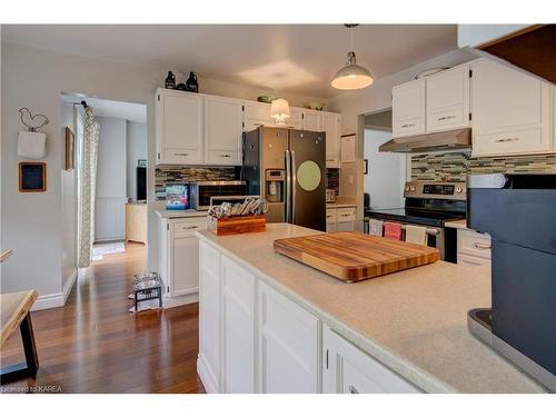 1058 Pembridge Crescent, Kingston, ON - Indoor Photo Showing Kitchen