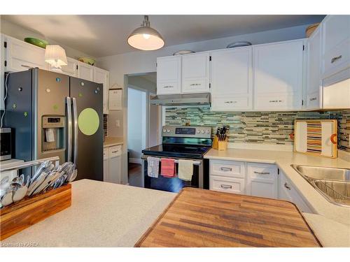 1058 Pembridge Crescent, Kingston, ON - Indoor Photo Showing Kitchen With Double Sink