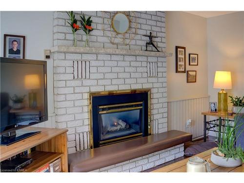 1058 Pembridge Crescent, Kingston, ON - Indoor Photo Showing Living Room With Fireplace