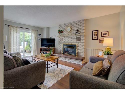 1058 Pembridge Crescent, Kingston, ON - Indoor Photo Showing Living Room With Fireplace