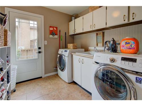 1058 Pembridge Crescent, Kingston, ON - Indoor Photo Showing Laundry Room