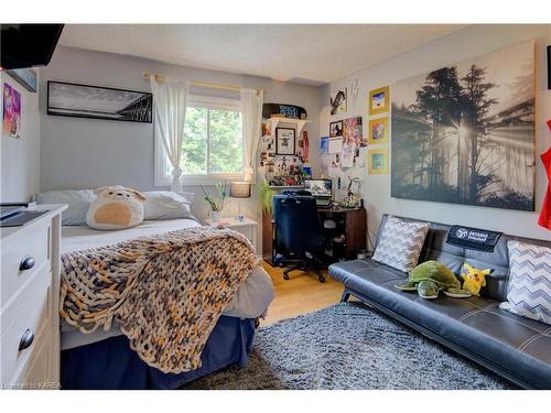 1058 Pembridge Crescent, Kingston, ON - Indoor Photo Showing Bedroom