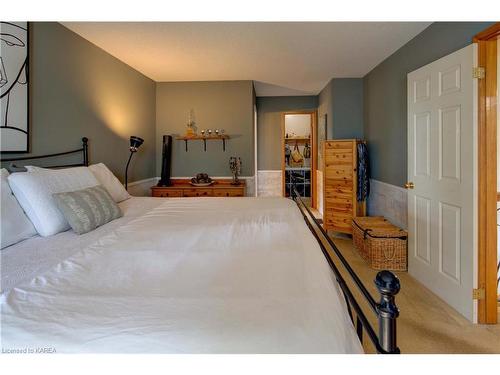 1058 Pembridge Crescent, Kingston, ON - Indoor Photo Showing Bedroom