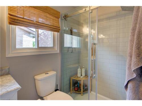 1058 Pembridge Crescent, Kingston, ON - Indoor Photo Showing Bathroom