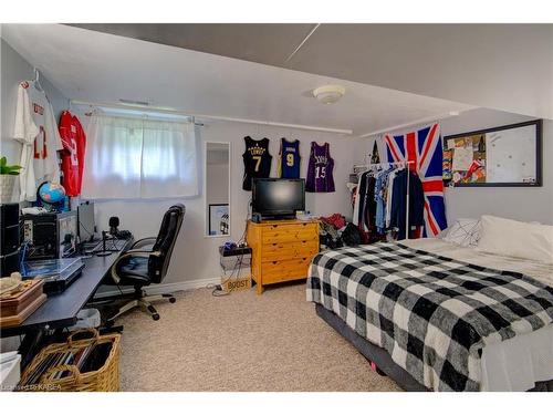 1058 Pembridge Crescent, Kingston, ON - Indoor Photo Showing Bedroom