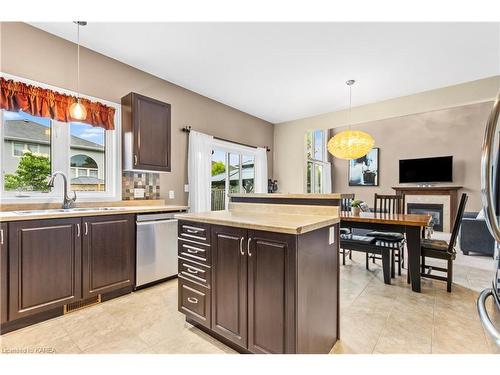 397 Cavendish Crescent, Kingston, ON - Indoor Photo Showing Kitchen