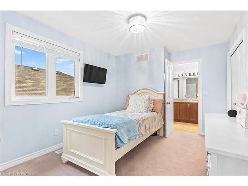 397 Cavendish Crescent, Kingston, ON - Indoor Photo Showing Bedroom