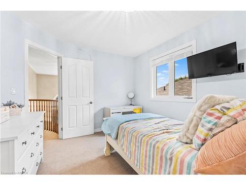 397 Cavendish Crescent, Kingston, ON - Indoor Photo Showing Bedroom