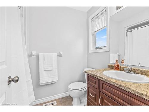 397 Cavendish Crescent, Kingston, ON - Indoor Photo Showing Bathroom