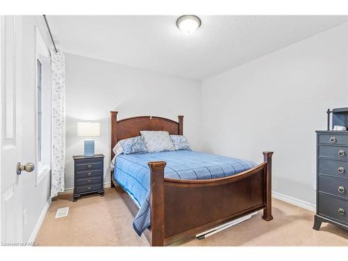 397 Cavendish Crescent, Kingston, ON - Indoor Photo Showing Bedroom