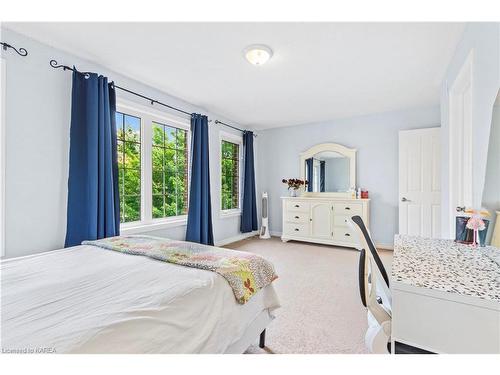 397 Cavendish Crescent, Kingston, ON - Indoor Photo Showing Bedroom