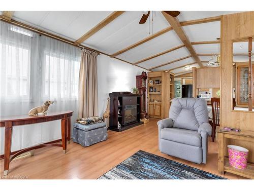 7 Cedar Street, Greater Napanee, ON - Indoor Photo Showing Living Room