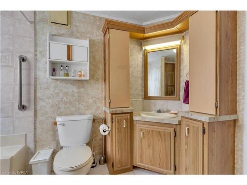 7 Cedar Street, Greater Napanee, ON - Indoor Photo Showing Bathroom