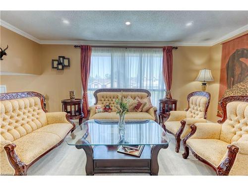 625 Laurier Boulevard, Brockville, ON - Indoor Photo Showing Living Room