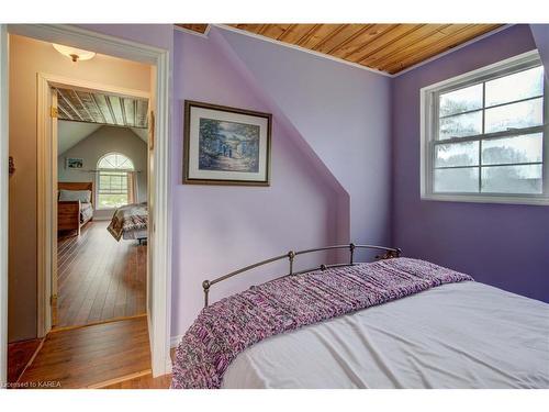 308C Henry Lane, Godfrey, ON - Indoor Photo Showing Bedroom