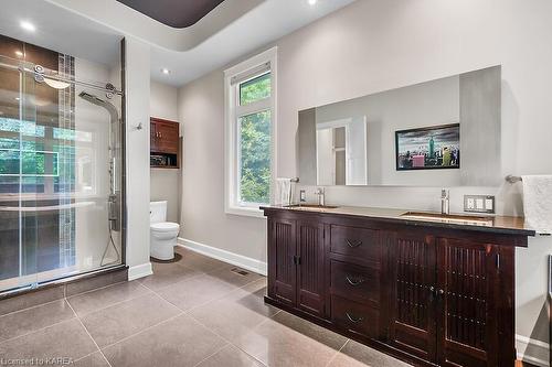 40 Delong Drive, Ottawa, ON - Indoor Photo Showing Bathroom