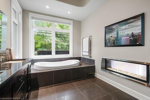 40 Delong Drive, Ottawa, ON - Indoor Photo Showing Bathroom