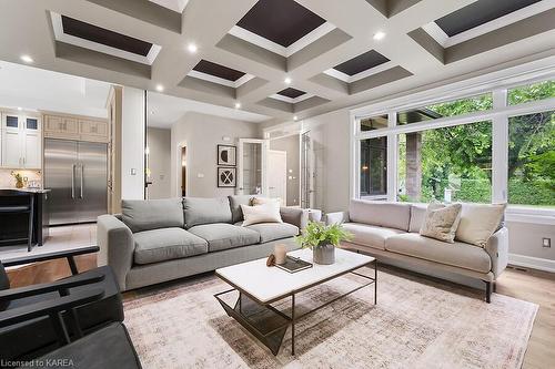 40 Delong Drive, Ottawa, ON - Indoor Photo Showing Living Room