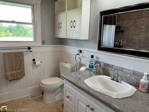 157 Station Road, Gananoque, ON - Indoor Photo Showing Bathroom