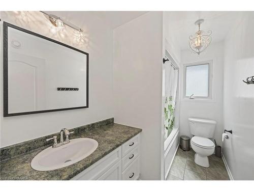 430 Laura Avenue, Kingston, ON - Indoor Photo Showing Bathroom