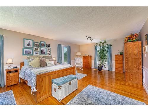 550 Queen Street, Gananoque, ON - Indoor Photo Showing Bedroom