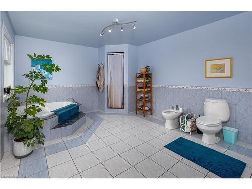 550 Queen Street, Gananoque, ON - Indoor Photo Showing Bathroom