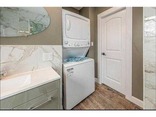 45 Chestnut Street, Kingston, ON - Indoor Photo Showing Laundry Room