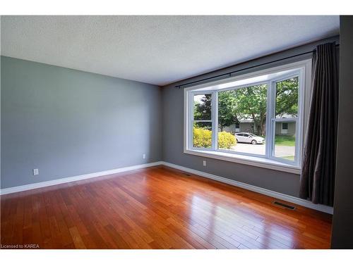 324 Arthur Street, Gananoque, ON - Indoor Photo Showing Other Room