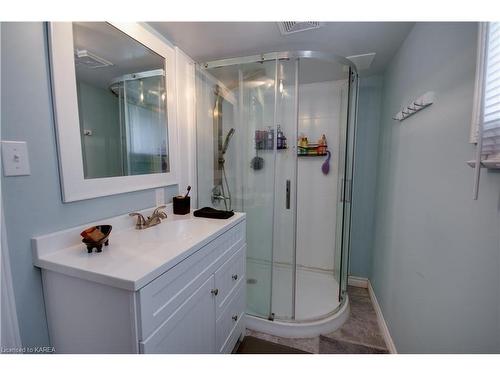 324 Arthur Street, Gananoque, ON - Indoor Photo Showing Bathroom