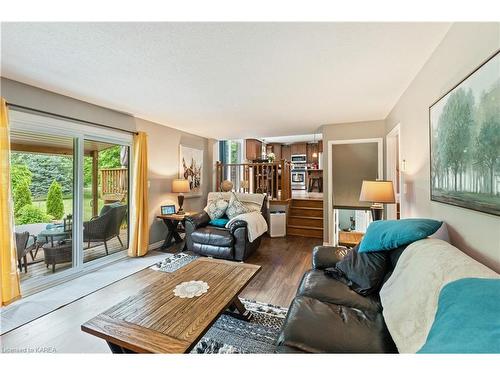 1780 Floyd Avenue, Kingston, ON - Indoor Photo Showing Living Room