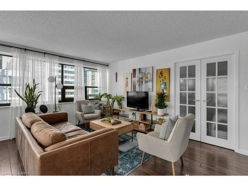 408-165 Ontario Street, Kingston, ON - Indoor Photo Showing Living Room