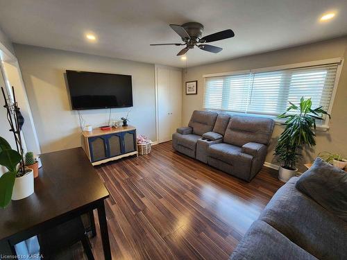 999 Portsmouth Avenue, Kingston, ON - Indoor Photo Showing Living Room